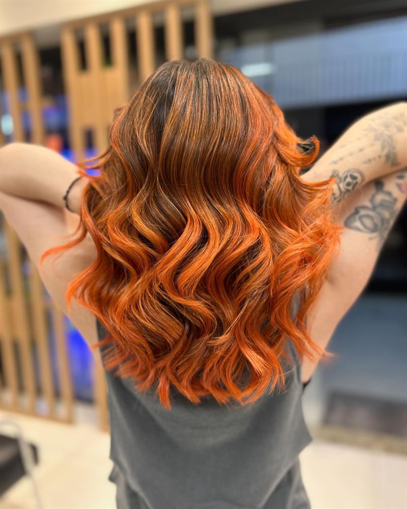 Cabelo cobre com ondas