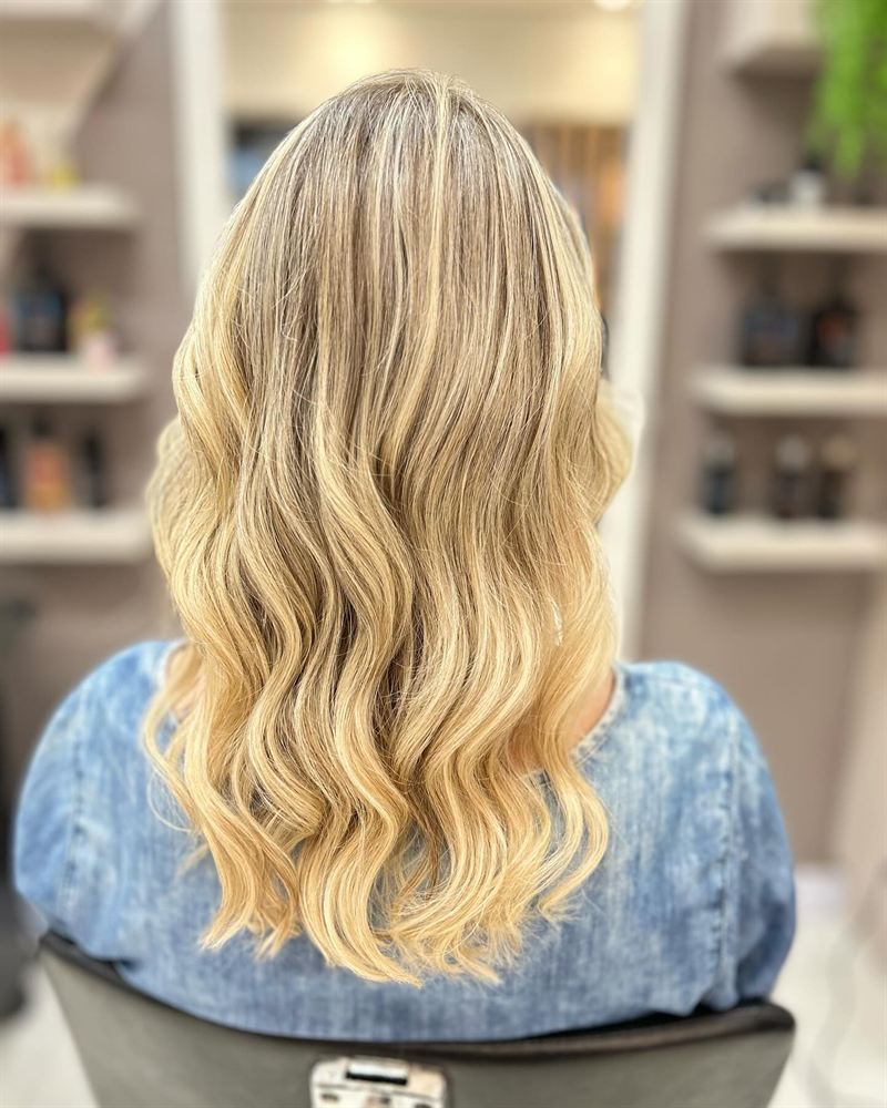 Loiro mel com ondas