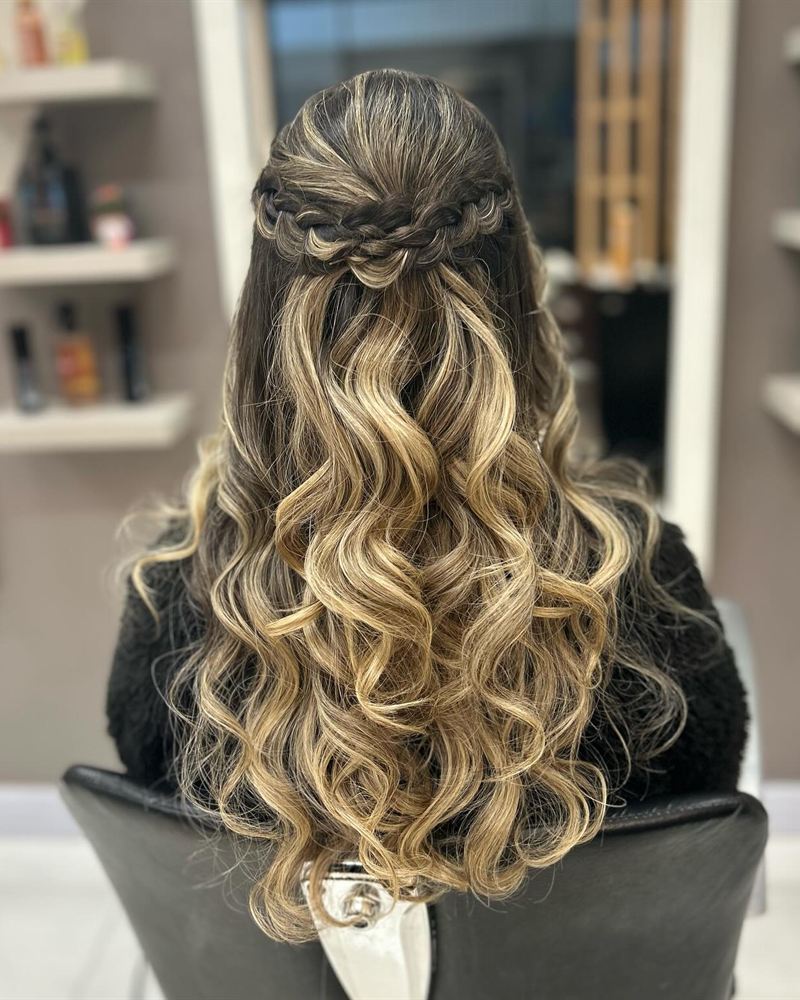 Penteado semipreso com trança