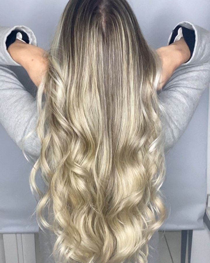 Loiro platinado longo